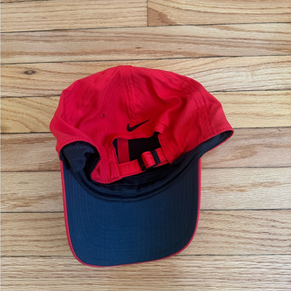 Men’s Nike Red Golf Hat - Picture 4 of 4